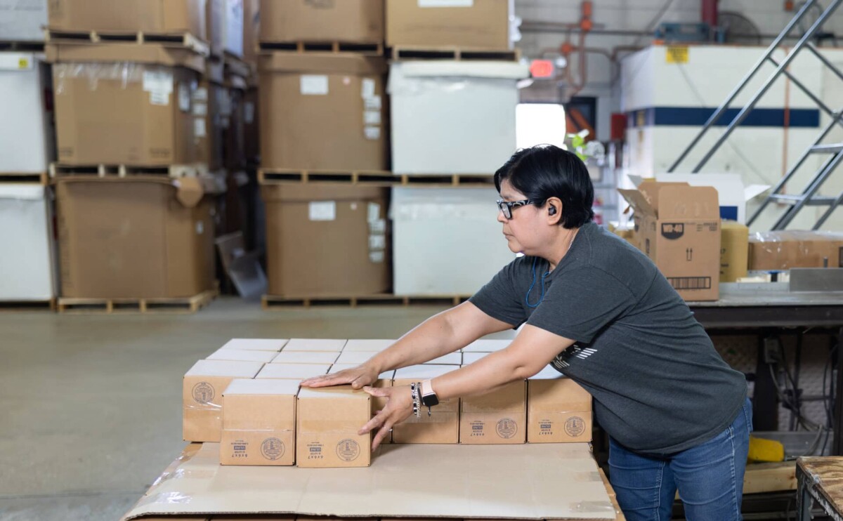 Sandee Employee packeting products