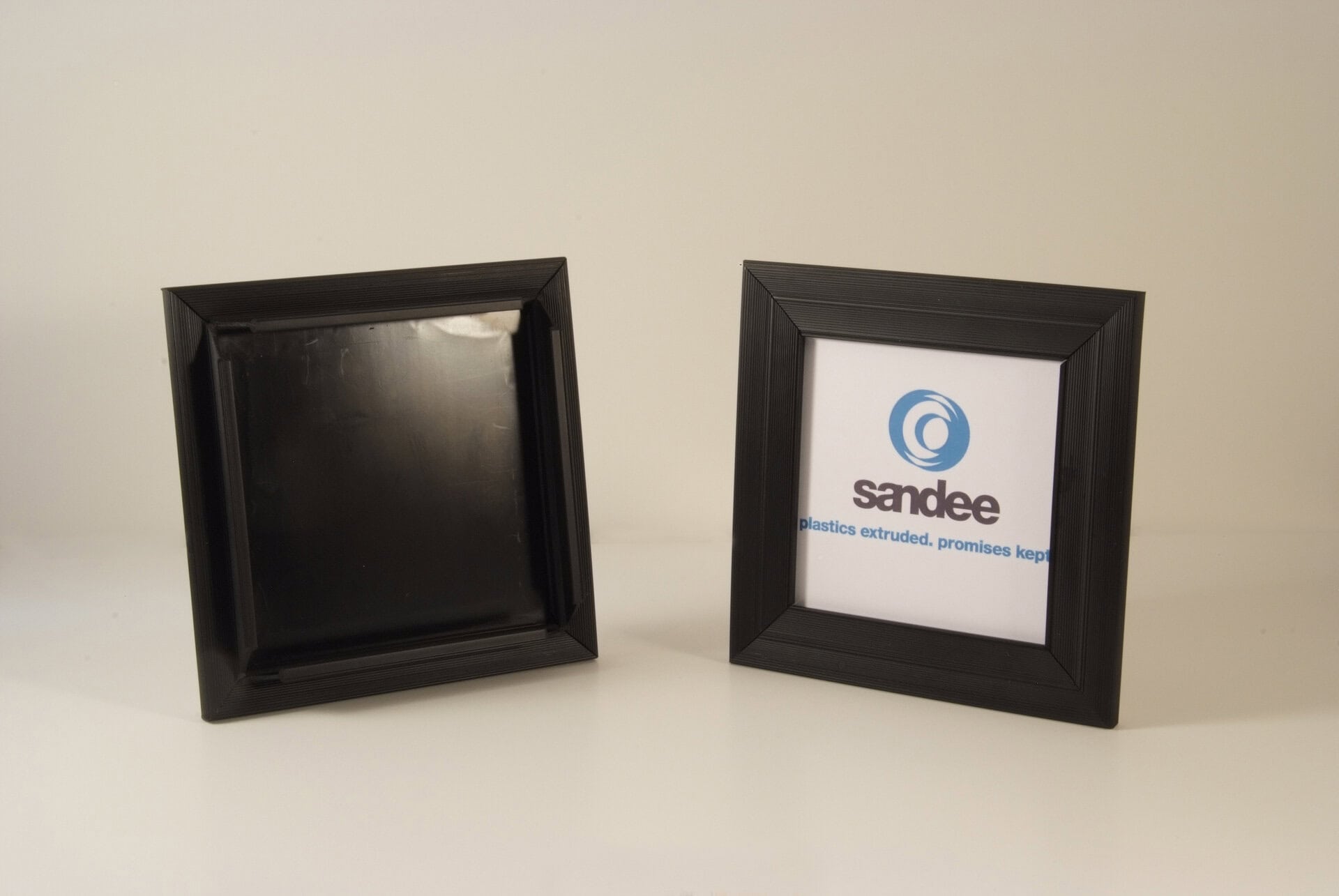 sandeesnapframe